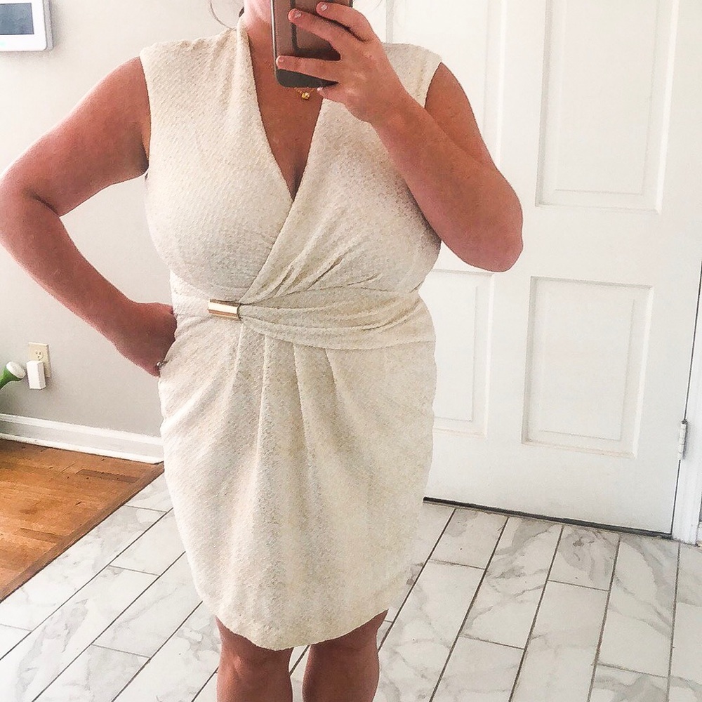 (Sz 10) Ellen Tracy White/gold faux wrap dress